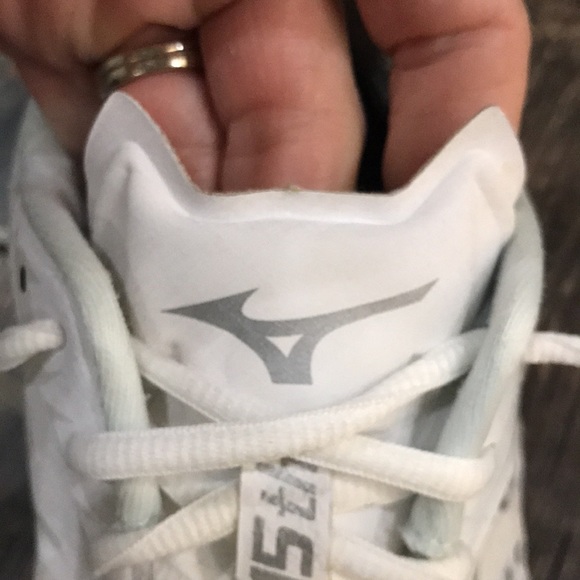 Mizuno Wave Lightening Z5 Volleyball Shoes - Picture 10 of 13
